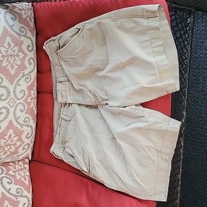 Men's American Eagle Next Level Flex Size 32 Classic Khaki Shorts With 9" Inseam